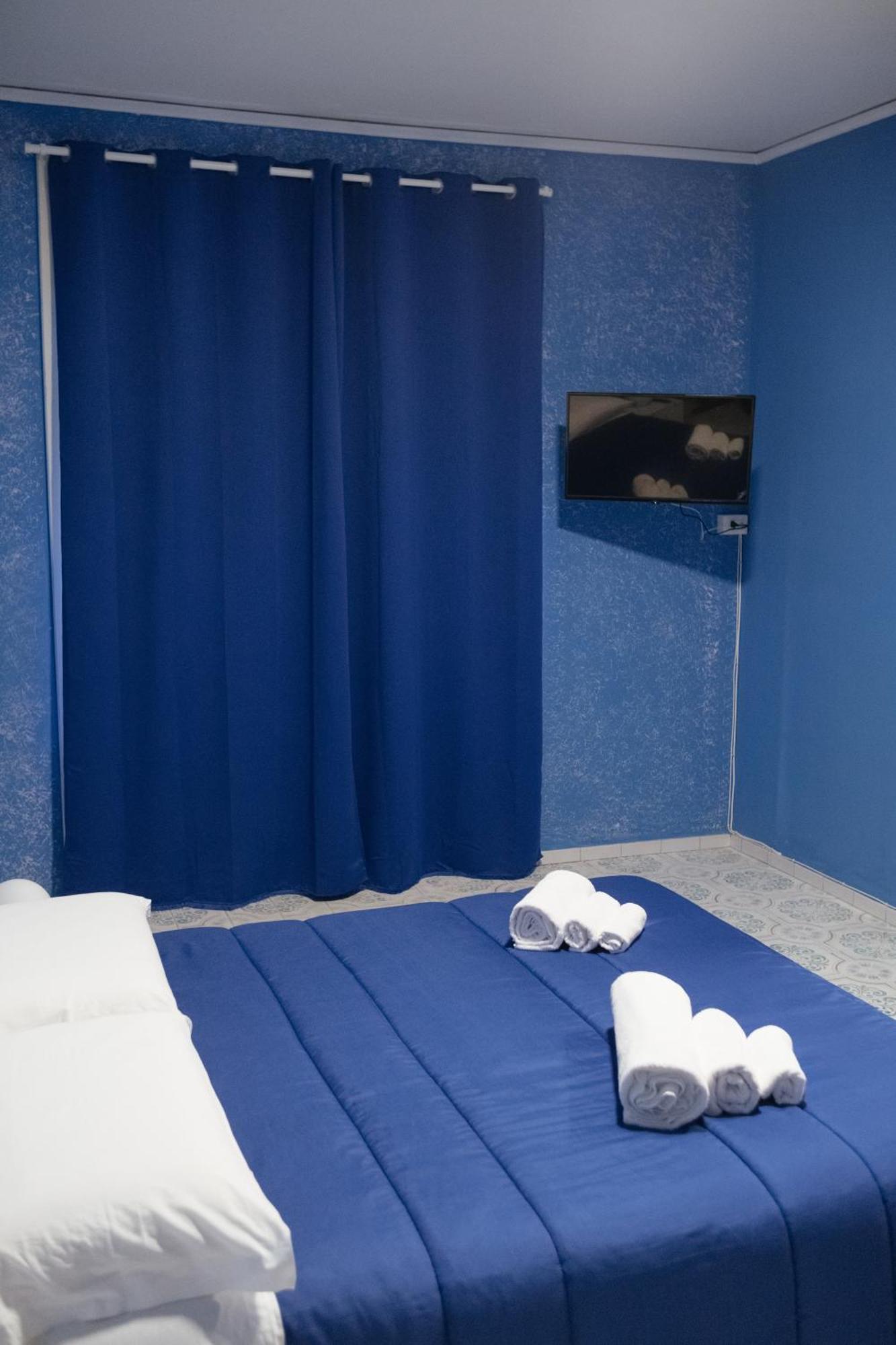 Domus Aurea Relax Room Salerno Bagian luar foto