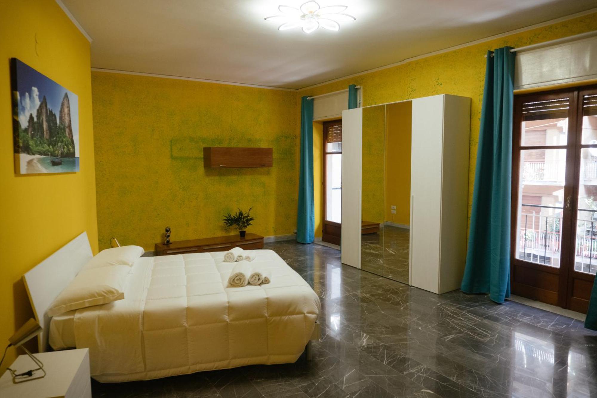 Domus Aurea Relax Room Salerno Bagian luar foto