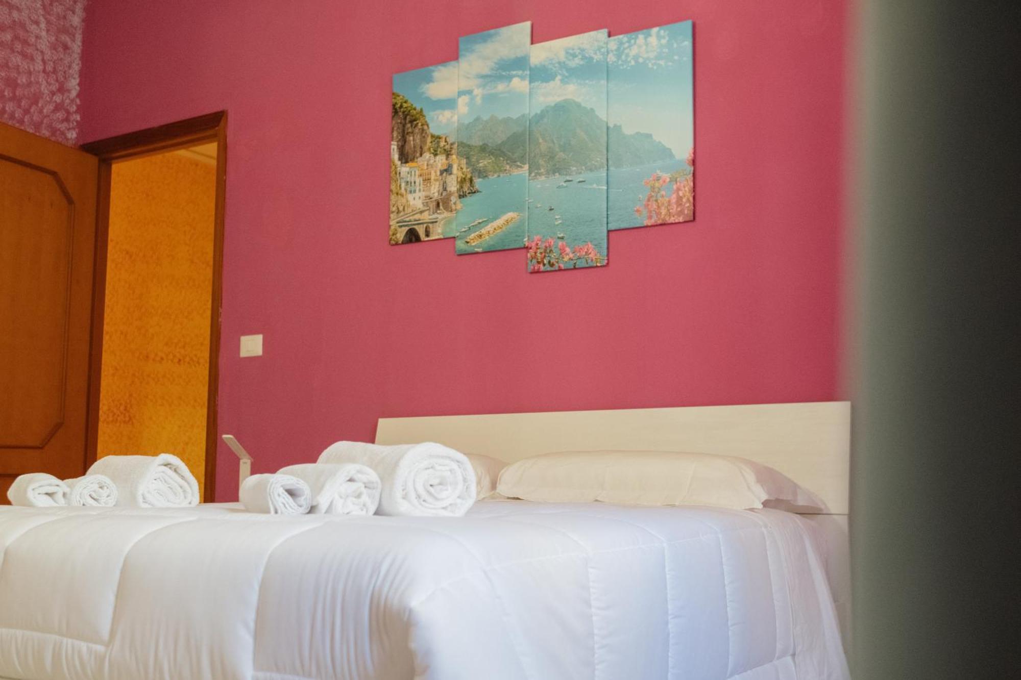 Domus Aurea Relax Room Salerno Bagian luar foto