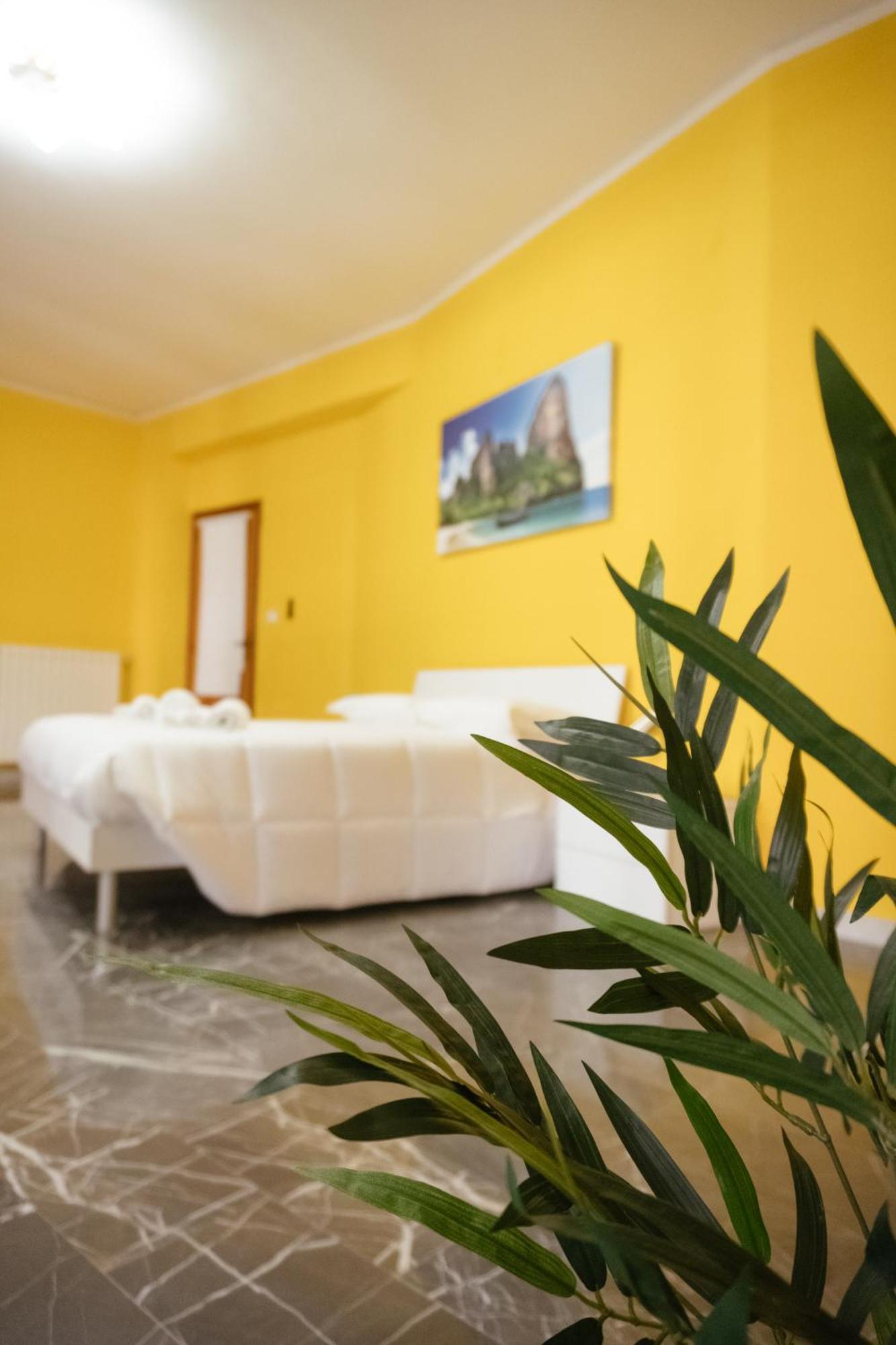 Domus Aurea Relax Room Salerno Bagian luar foto