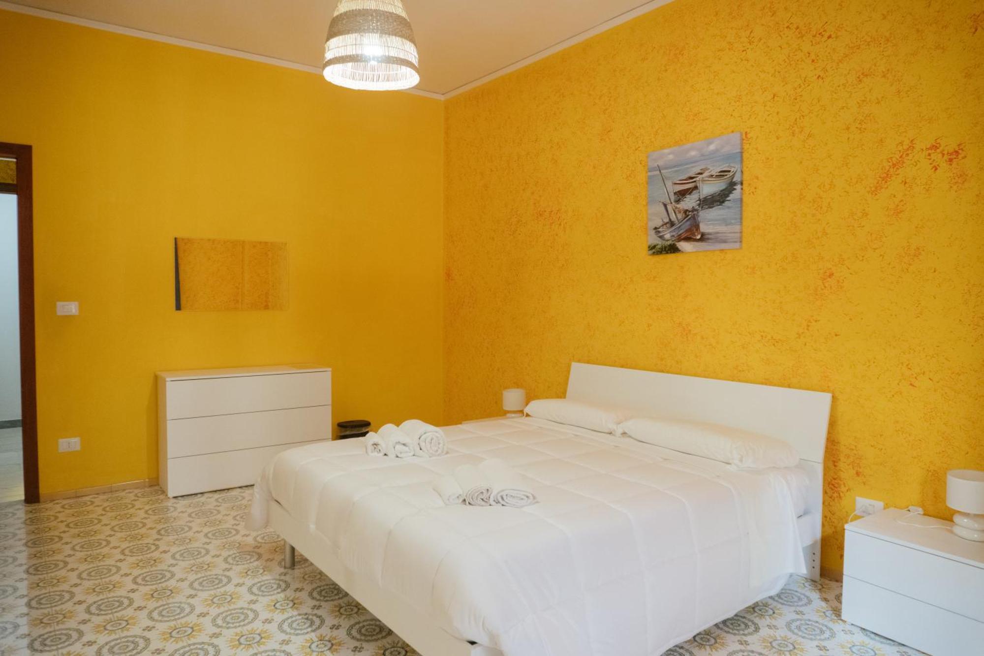 Domus Aurea Relax Room Salerno Bagian luar foto