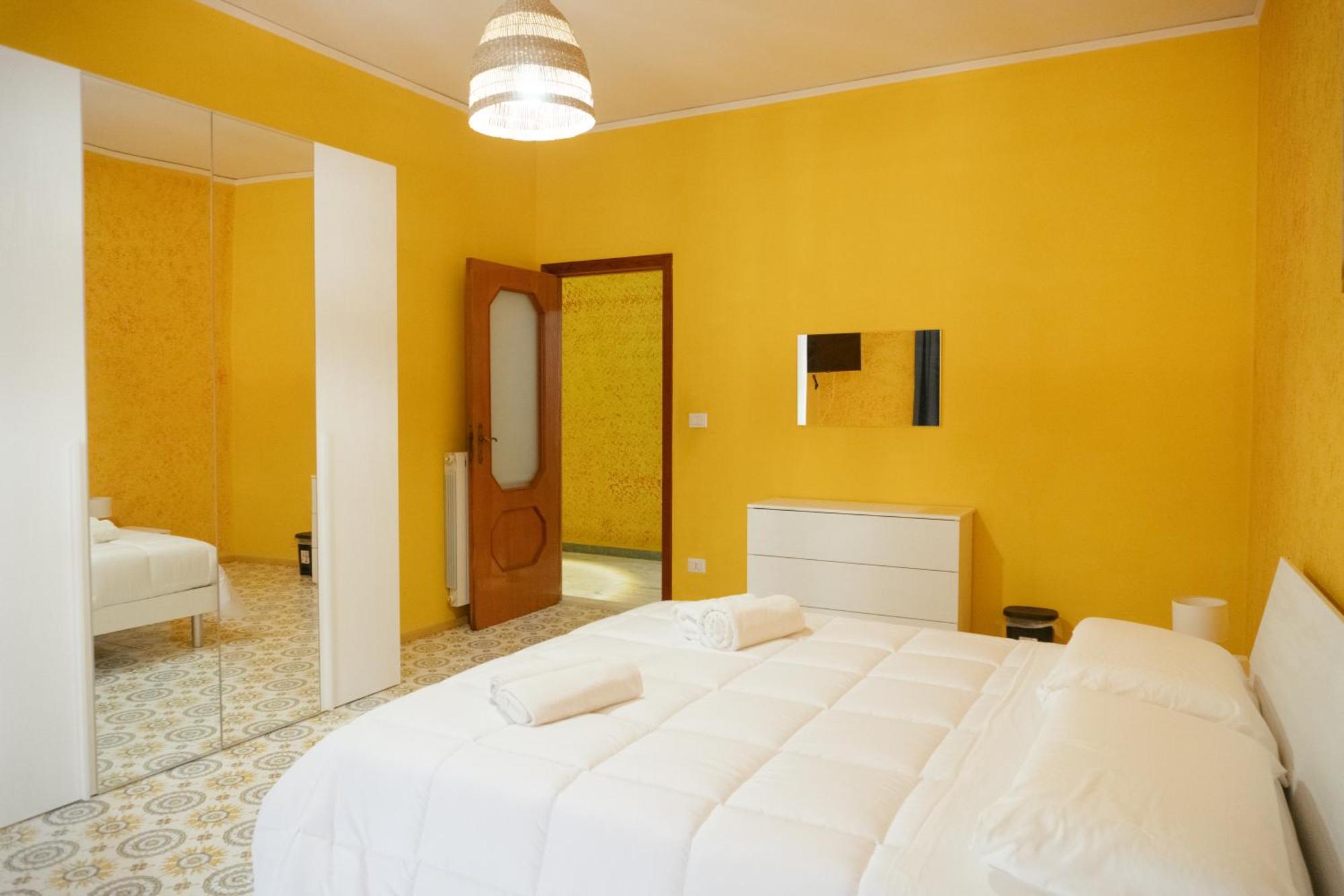 Domus Aurea Relax Room Salerno Bagian luar foto