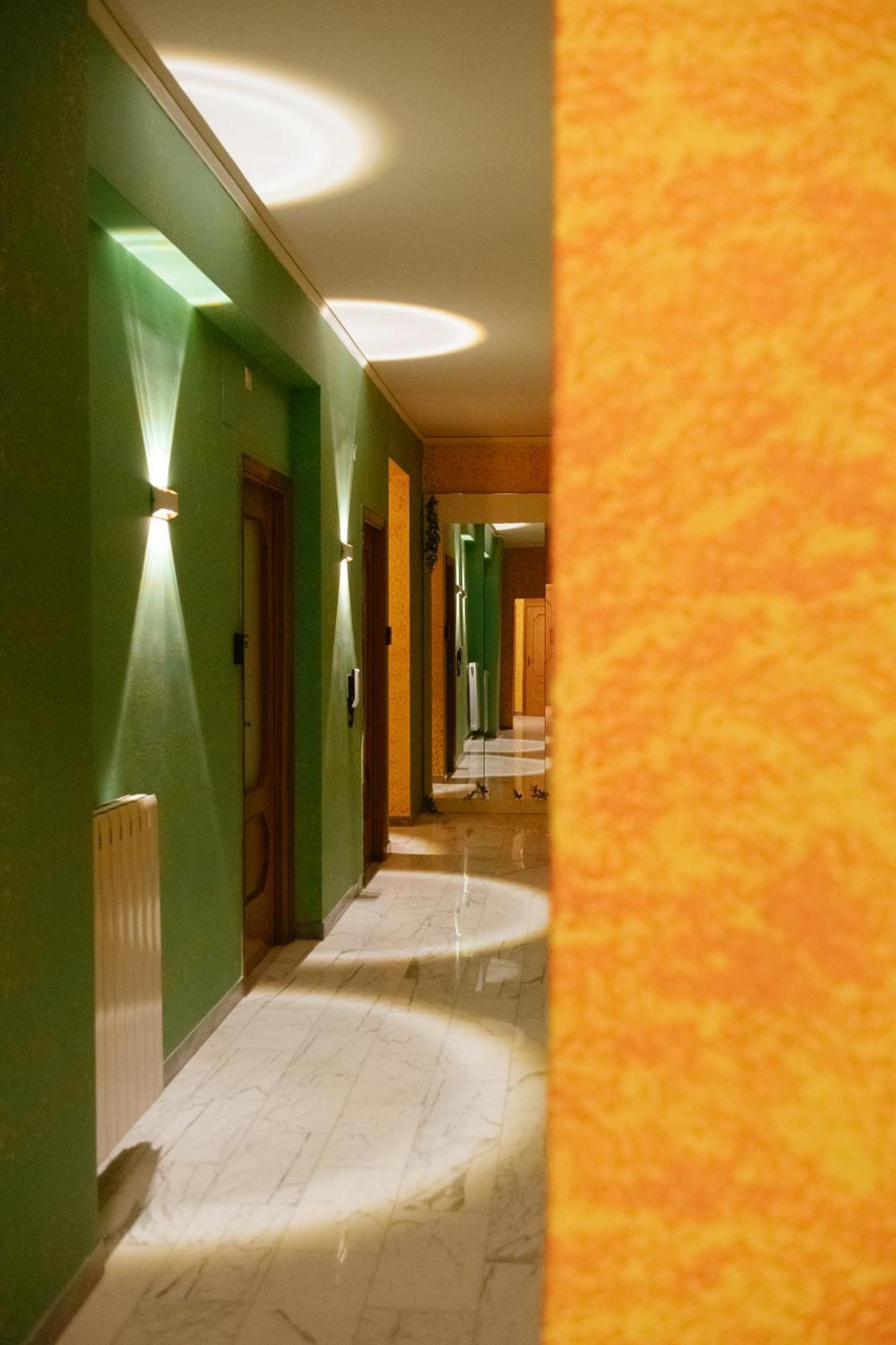 Domus Aurea Relax Room Salerno Bagian luar foto