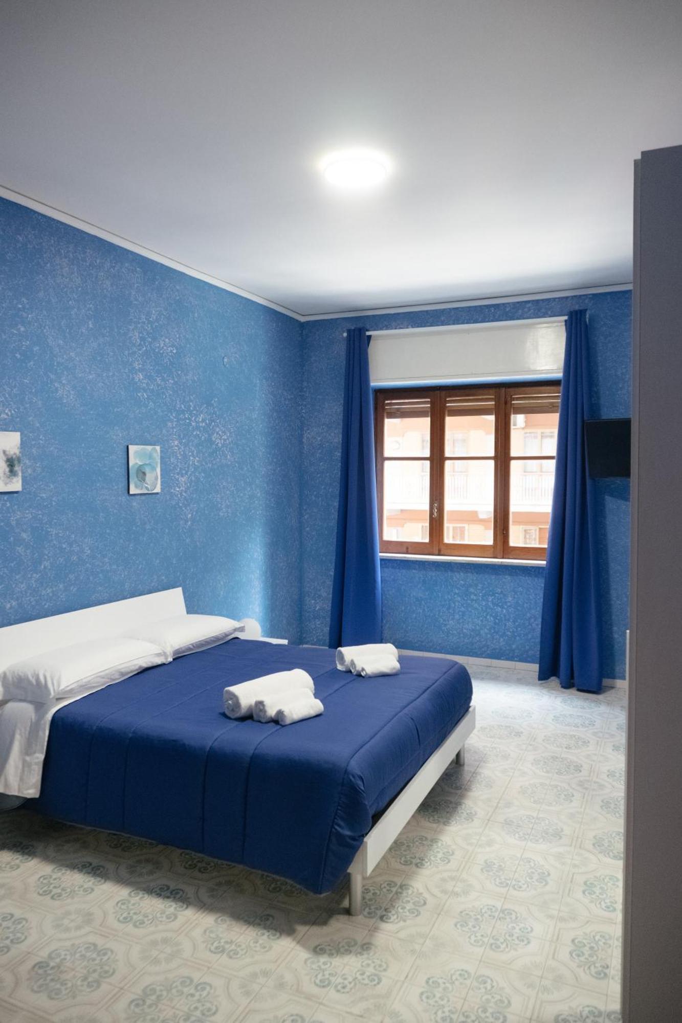 Domus Aurea Relax Room Salerno Bagian luar foto